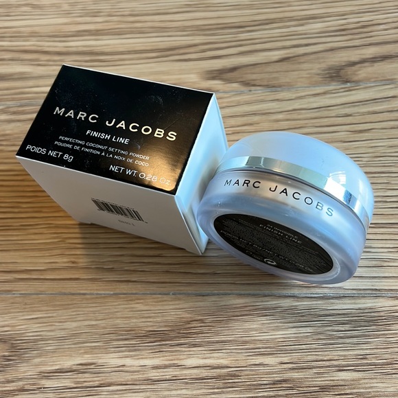 Marc Jacobs Finish line setting powder in 34 Invisible - Picture 1 of 2